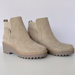 Dolce Vita Women’s Rango Cream Suede Ankle Booties With Rubber Sole Size 9